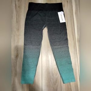 Nwts Women's size XL Marika two toned striped leggings